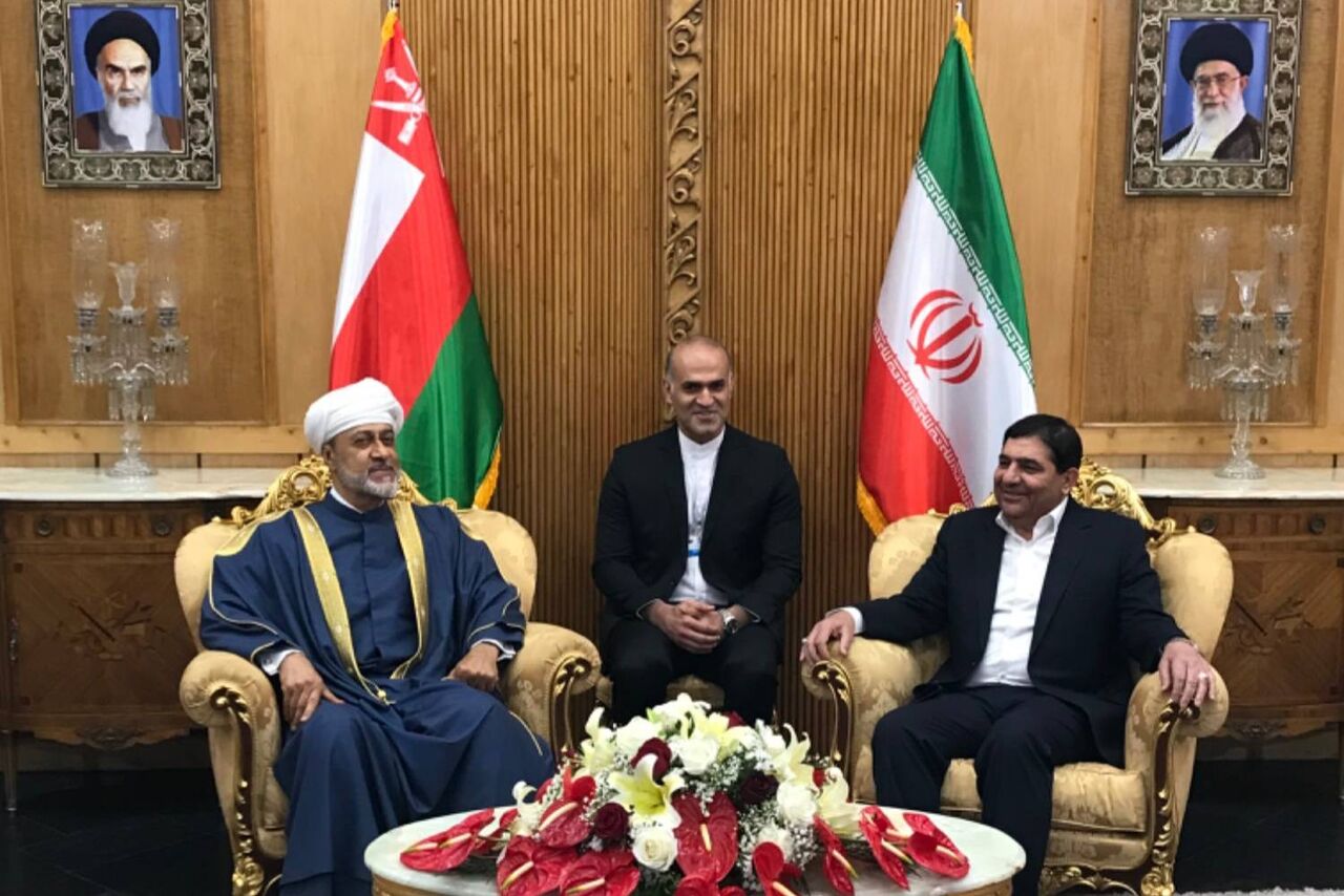 مخبر: مناسبات اقتصادی و تجاری ایران و عمان همپای مناسبات سیاسی توسعه یابد