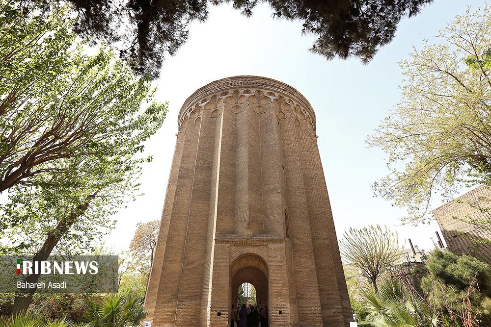 برج طغرل ساعت خورشیدی ۹۰۰ ساله در شهرری
