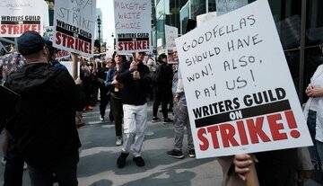 اعتصاب نویسندگان آمریکا پروژه‌های زیادی را به تعلیق درآورد
