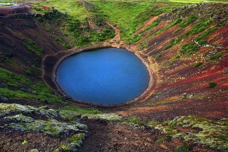 دریاچه دهانه آتشفشانی کرید 3000 ساله در ایسلند جنوبی