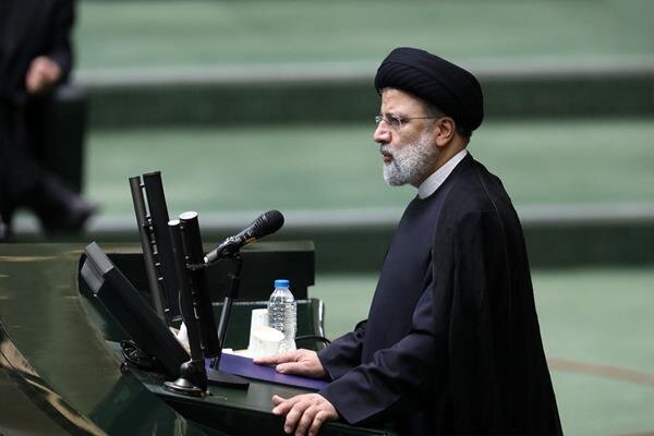 رئیسی فردا برای دفاع از صحرایی به مجلس میرود
