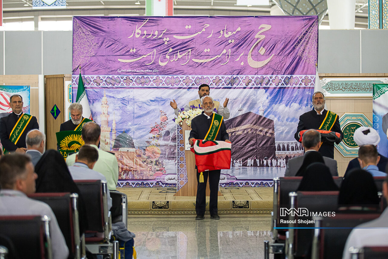 اعزام اولین گروه زائران سرزمین وحی از اصفهان