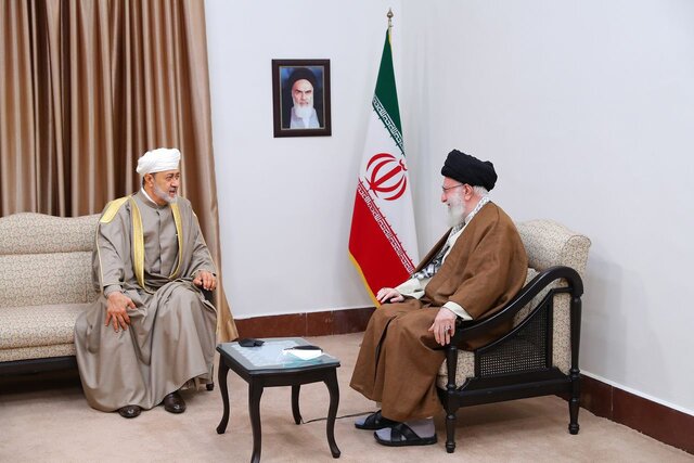 توئیت وزیر خارجه عمان درخصوص دیدار سلطان این کشور با رهبر انقلاب