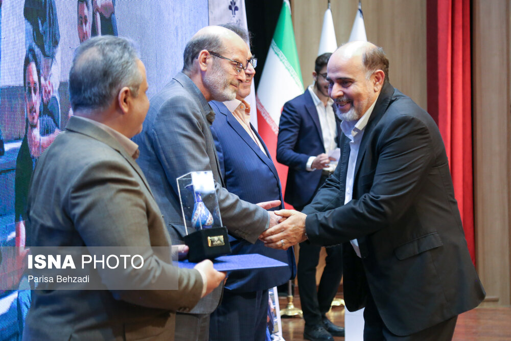 مراسم رونمایی از فیلم مستند رویانتن