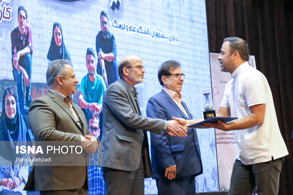 مراسم رونمایی از فیلم مستند رویانتن