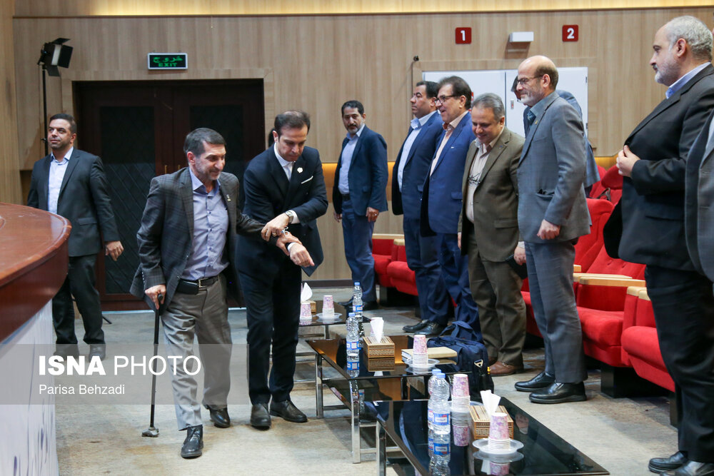 مراسم رونمایی از فیلم مستند رویانتن