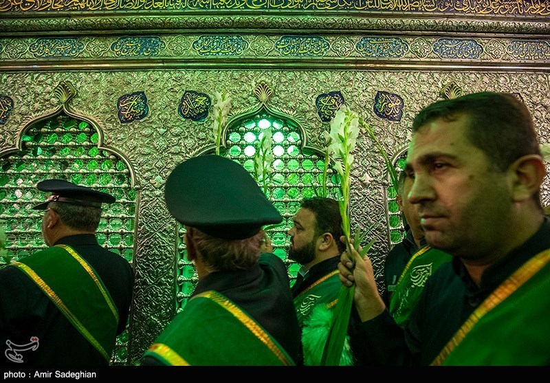 عکس/ گلباران مضجع شریف شاهچراغ (ع) به مناسبت میلاد امام رضا (ع)
