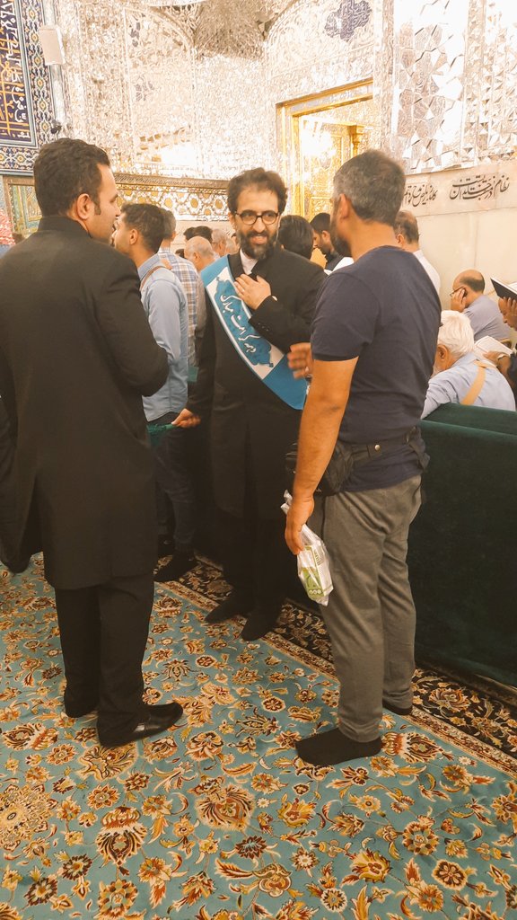 عکس/ خادمی کارگردان مشهور در حرم امام رضا(ع)