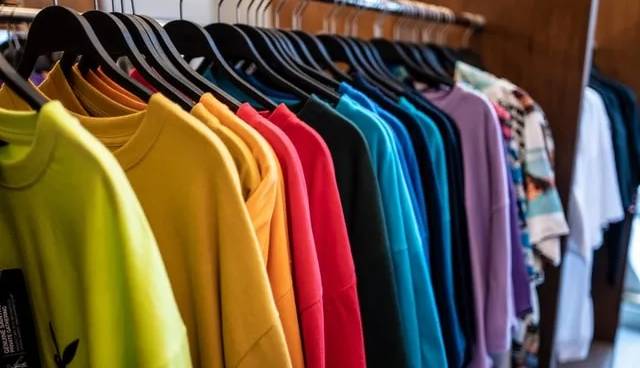 آیا پوشیدن لباس های رنگارنگ بر روحیه شما اثر می گذارد؟