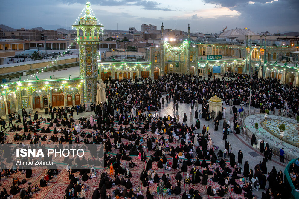 عکس/ صحن حرم کریمه اهل بیت(ع) در شب میلاد برادر