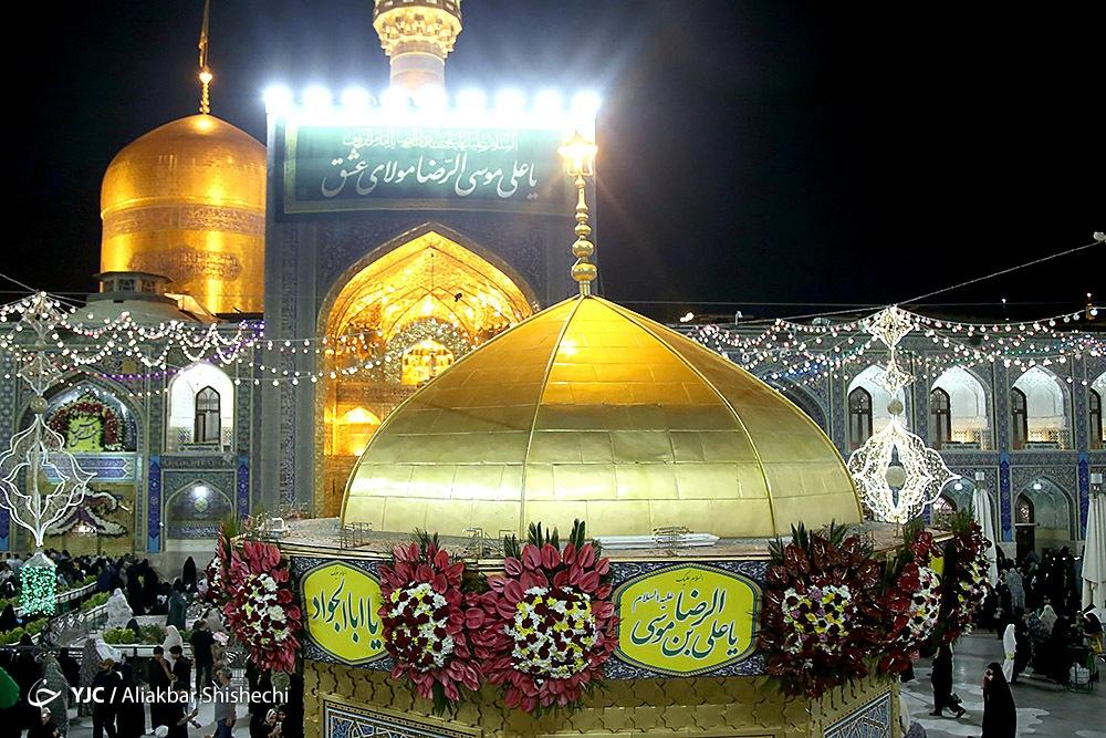 عکس/ گل‌آرایی حرم مطهر رضوی در آستانه میلاد با سعادت امام رضا (ع)