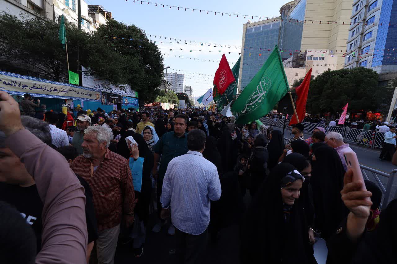 عکس/ ازدحام زائران امام رضا(ع) در خیابان منتهی به حرم مطهر