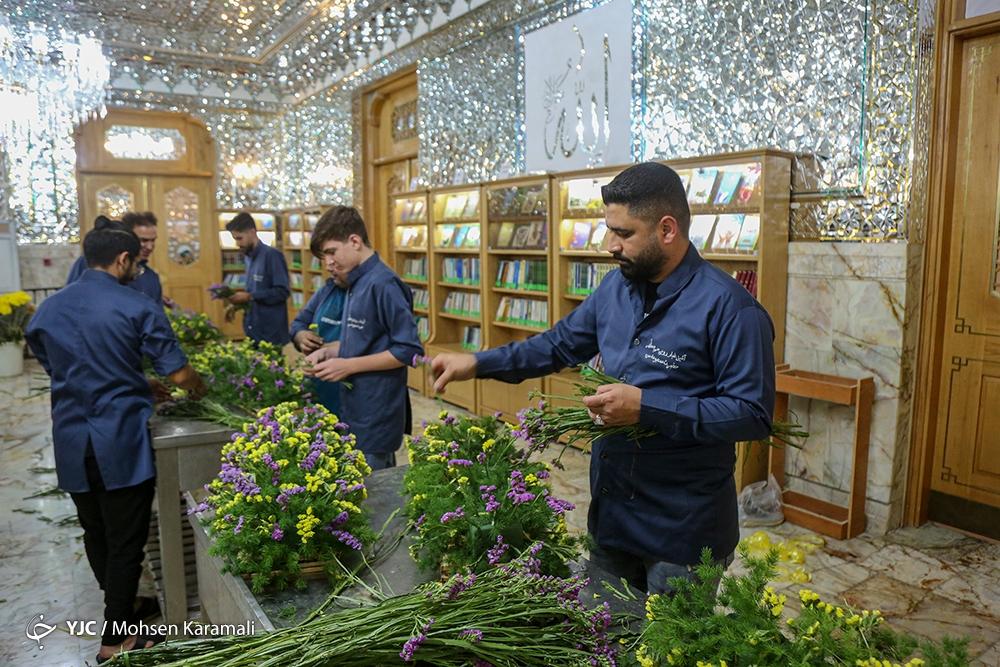 عکس/ گل‌ آرایی حرم حضرت معصومه (س)