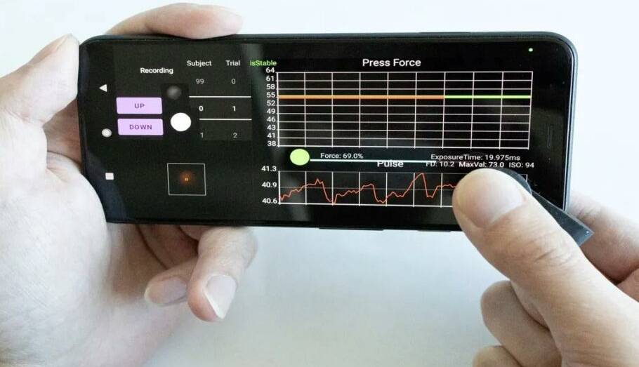 محققان با یک گیره 10 سانتی‌متری اندازه‌گیری دقیق فشار خون با موبایل را ممکن کردند
