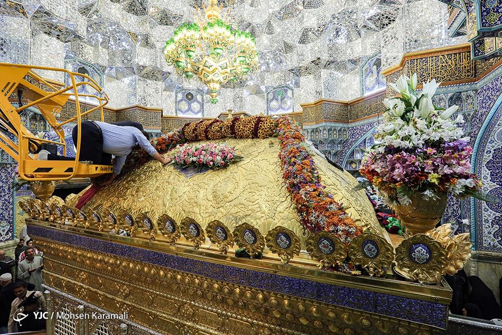 عکس/ گل‌ آرایی حرم حضرت معصومه (س)