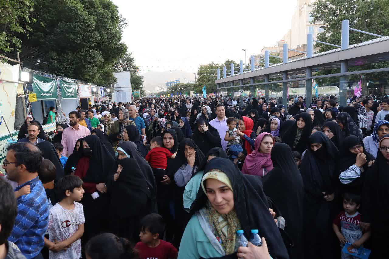 عکس/ ازدحام زائران امام رضا(ع) در خیابان منتهی به حرم مطهر