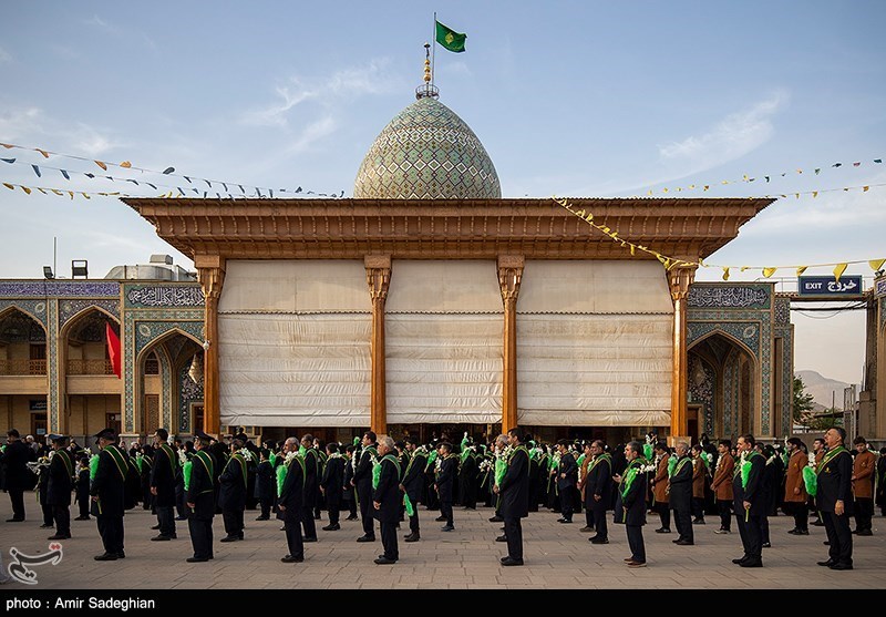 عکس/ گلباران مضجع شریف شاهچراغ (ع) به مناسبت میلاد امام رضا (ع)