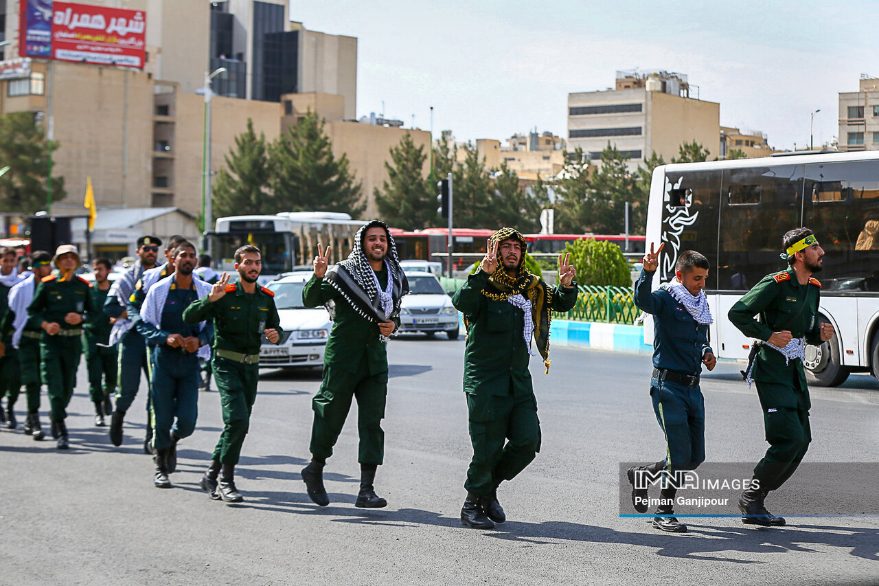 حرکت کاروان «عاشقان حسینی زائران خمینی» به سمت مرقد مطهر بنیانگذار انقلاب اسلامی