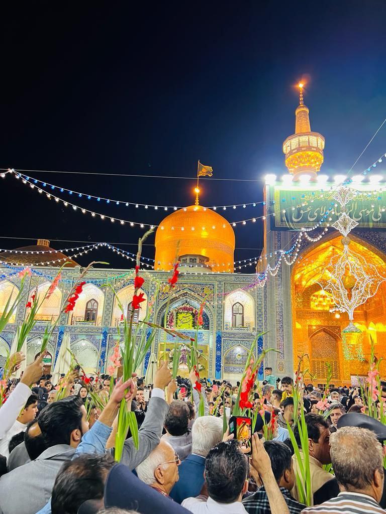حال و هوای حرم مطهر رضوی شب ولادت امام رئوف(ع)