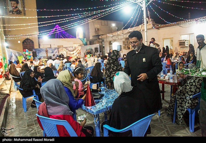 جشن تولد ایتام با حضور خادمین حرم حضرت رضا (ع) در بندرعباس