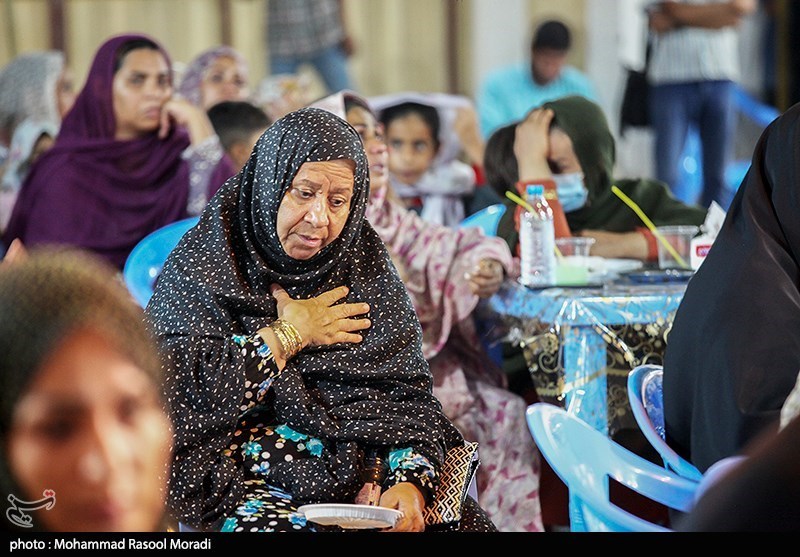 جشن تولد ایتام با حضور خادمین حرم حضرت رضا (ع) در بندرعباس