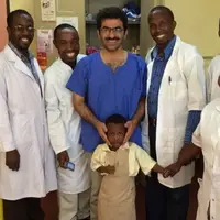 معجزه پزشک ایرانی در آفریقا؛ معالجه زنی که صورتش متعفن شده بود