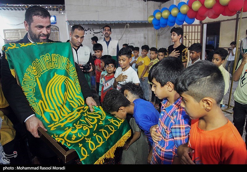 جشن تولد ایتام با حضور خادمین حرم حضرت رضا (ع) در بندرعباس