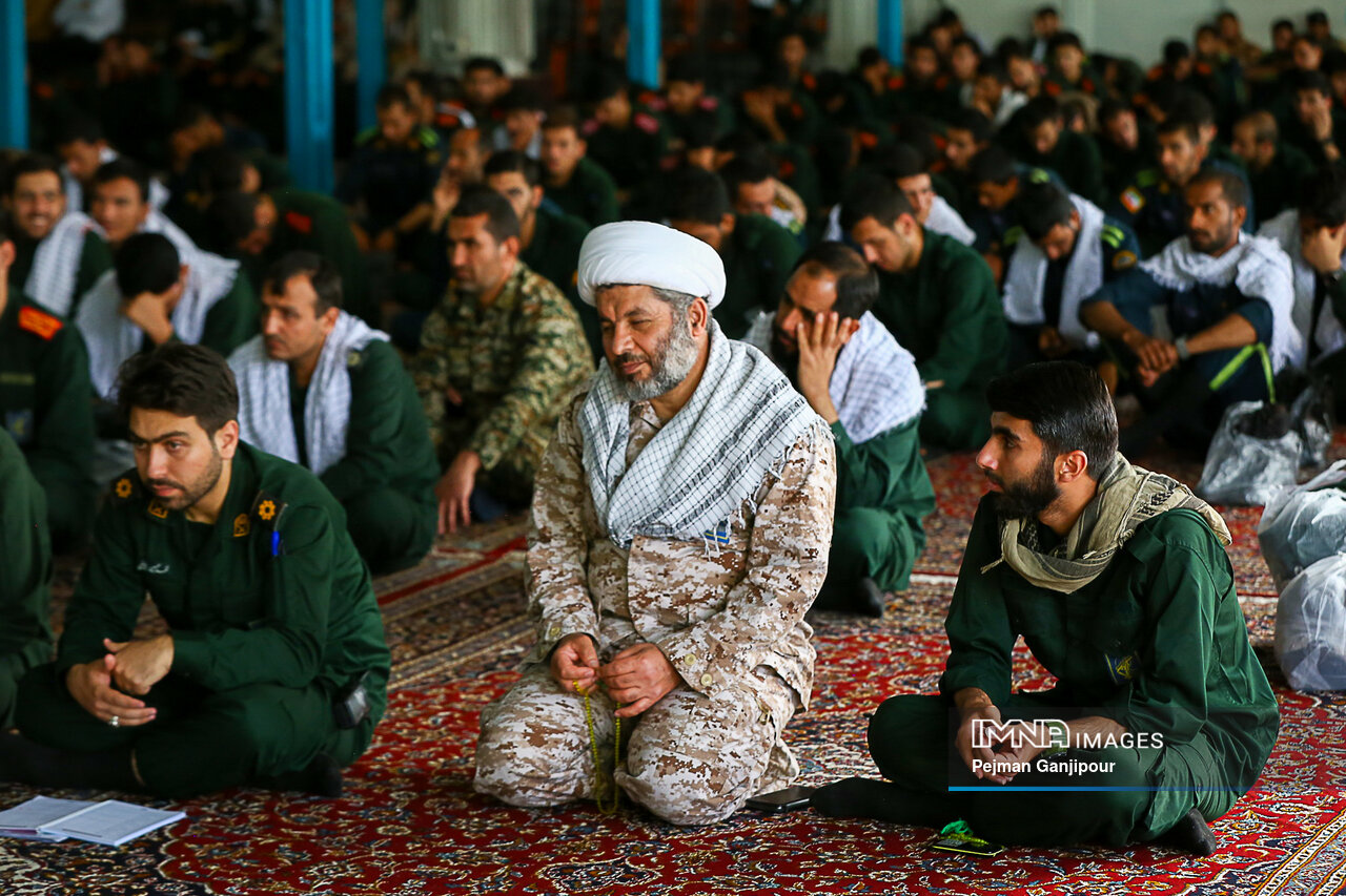 حرکت کاروان «عاشقان حسینی زائران خمینی» به سمت مرقد مطهر بنیانگذار انقلاب اسلامی