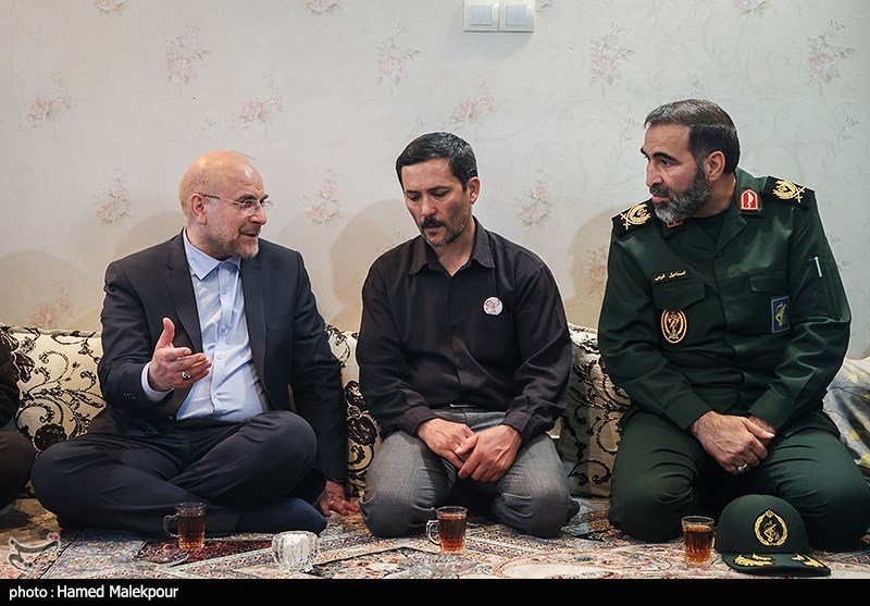 حضور رئیس مجلس در منزل شهید مرزبان «محمدمهدی محمدی»