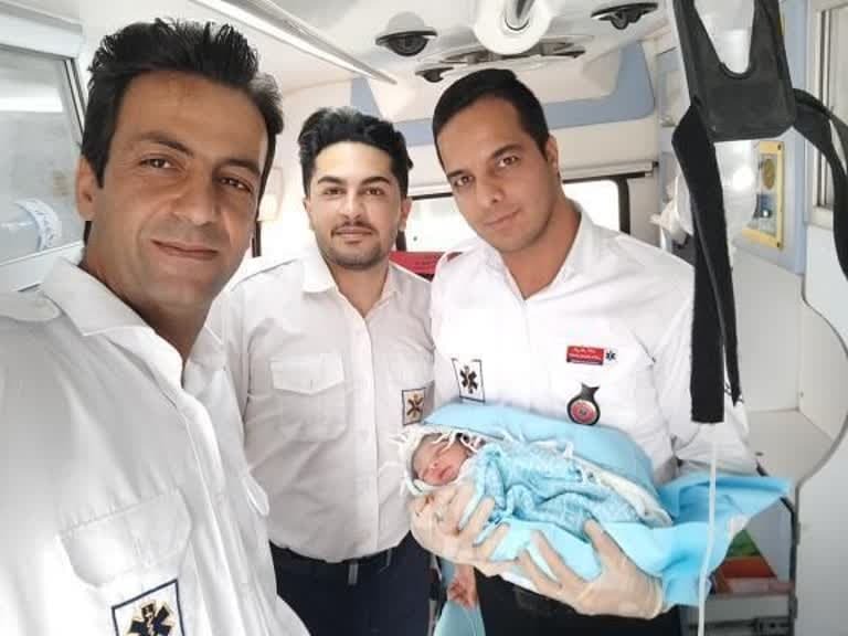 تولد نوزاد عجول در آمبولانس بخ و گاریزات