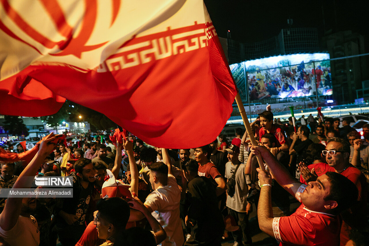 شادی طرفداران پرسپولیس پس از جشن قهرمانی