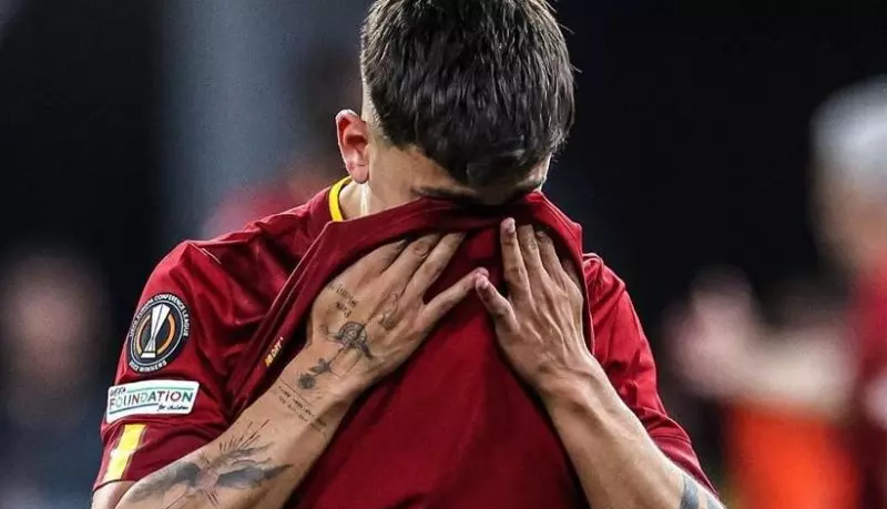 گریه دیبالا پس از شکست در فینال لیگ اروپا