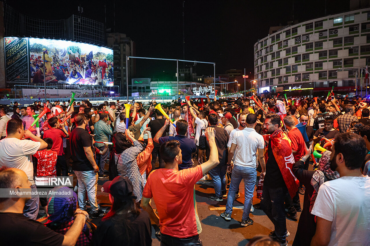 شادی طرفداران پرسپولیس پس از جشن قهرمانی