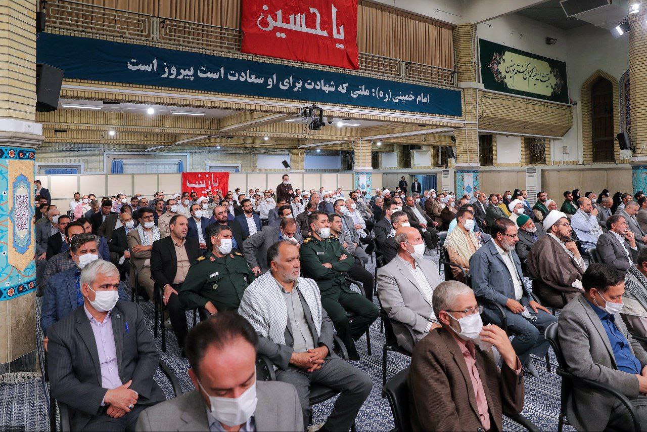 عکس/ دیدار دست‌اندرکاران کنگره ملی بزرگداشت شهدای سبزوار و نیشابور با رهبر انقلاب