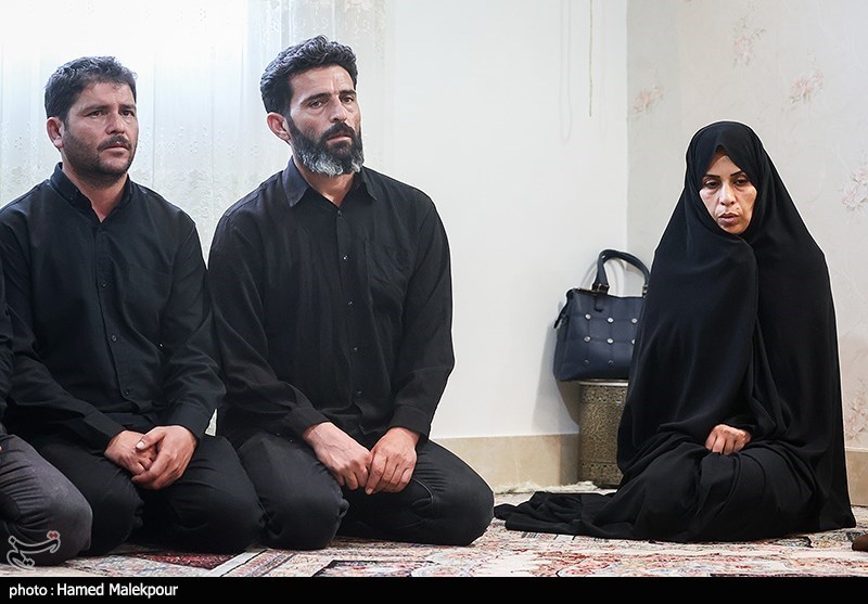 حضور رئیس مجلس در منزل شهید مرزبان «محمدمهدی محمدی»