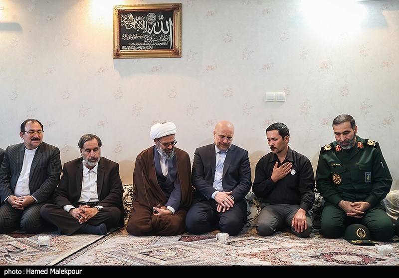 حضور رئیس مجلس در منزل شهید مرزبان «محمدمهدی محمدی»