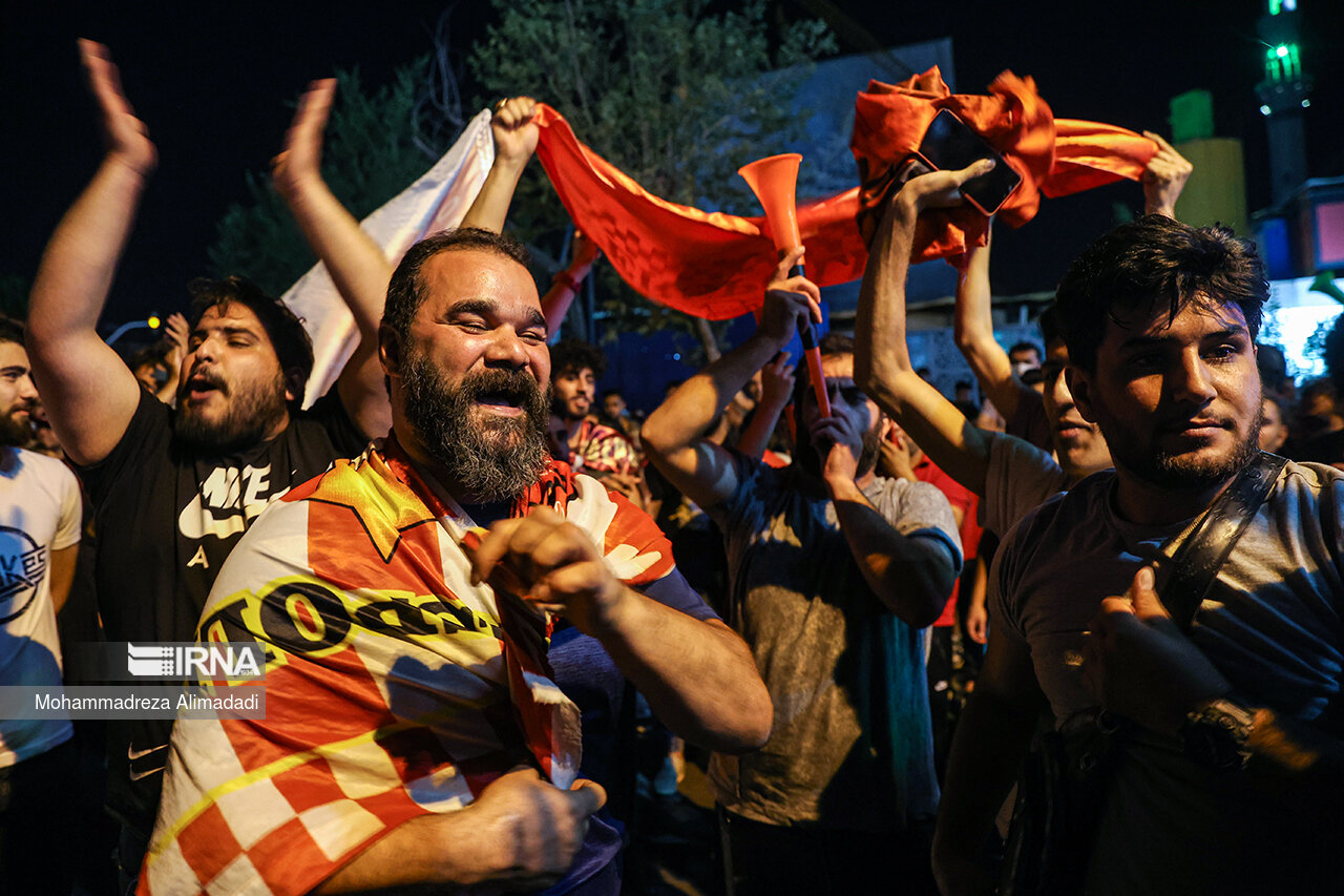 شادی طرفداران پرسپولیس پس از جشن قهرمانی