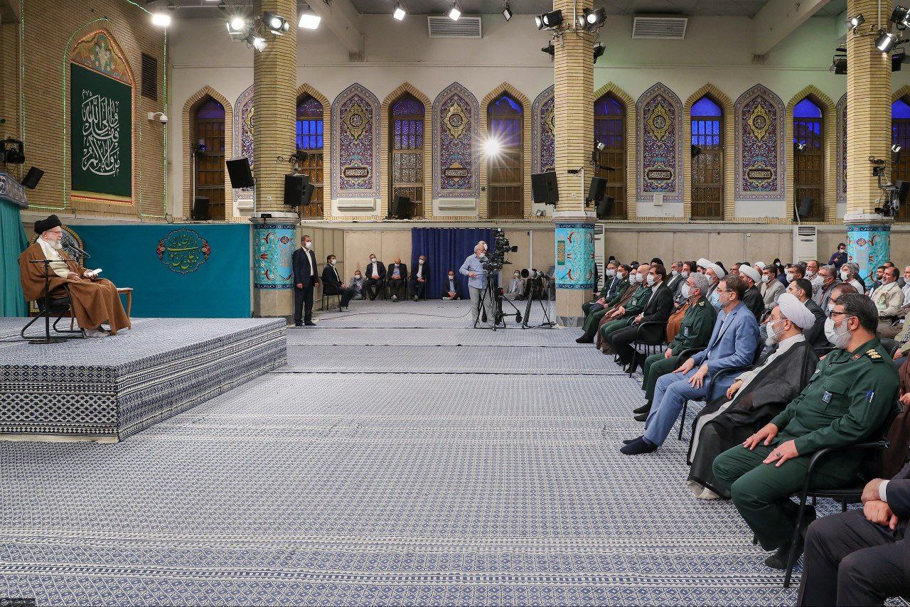 عکس/ دیدار دست‌اندرکاران کنگره ملی بزرگداشت شهدای سبزوار و نیشابور با رهبر انقلاب