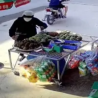 سارق میوه فروشی هنگام فرار سقوط کرد