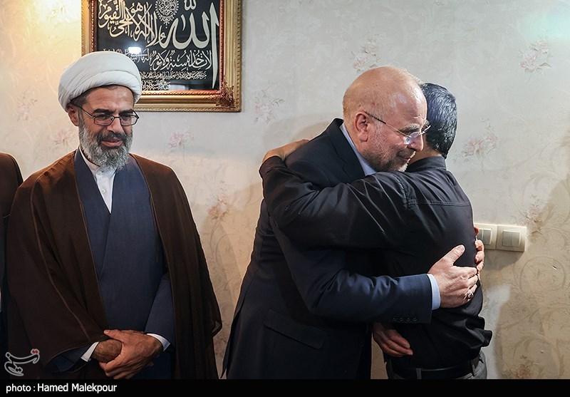 حضور رئیس مجلس در منزل شهید مرزبان «محمدمهدی محمدی»