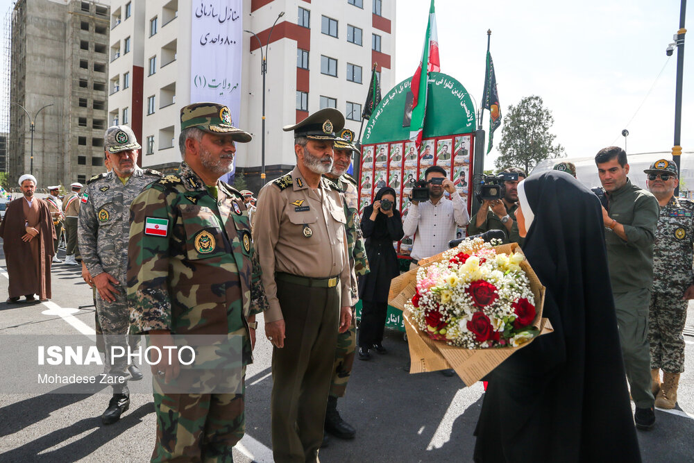 عکس/ افتتاح خانه‌های سازمانی ارتش با حضور فرمانده کل ارتش