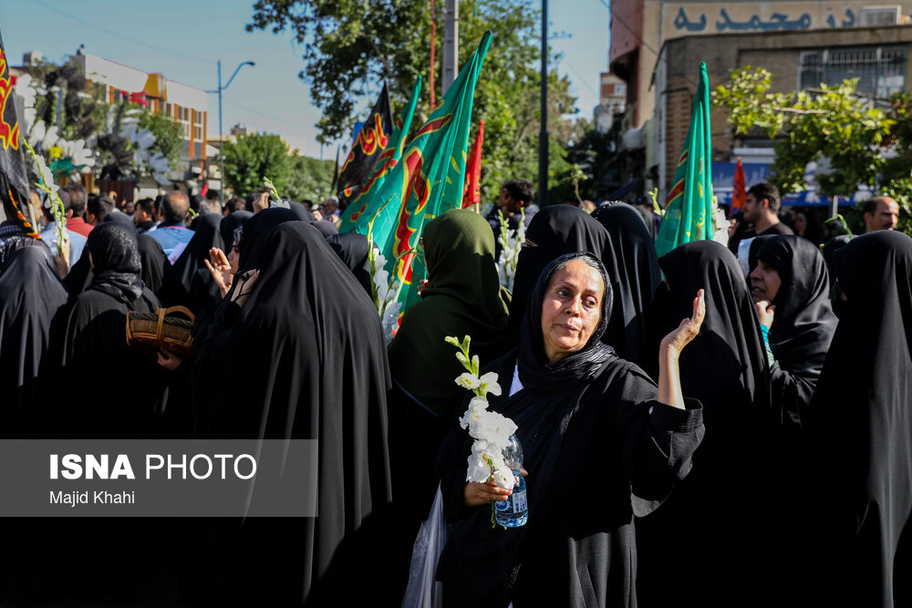 عکس/ تشییع و تدفین شهید گمنام در محله هرندی تهران
