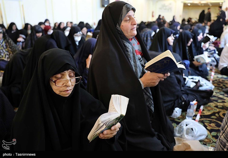 مراسم دعای کمیل زائران ایرانی در مدینه منوره