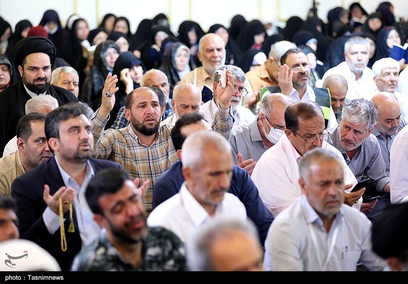 مراسم دعای کمیل زائران ایرانی در مدینه منوره