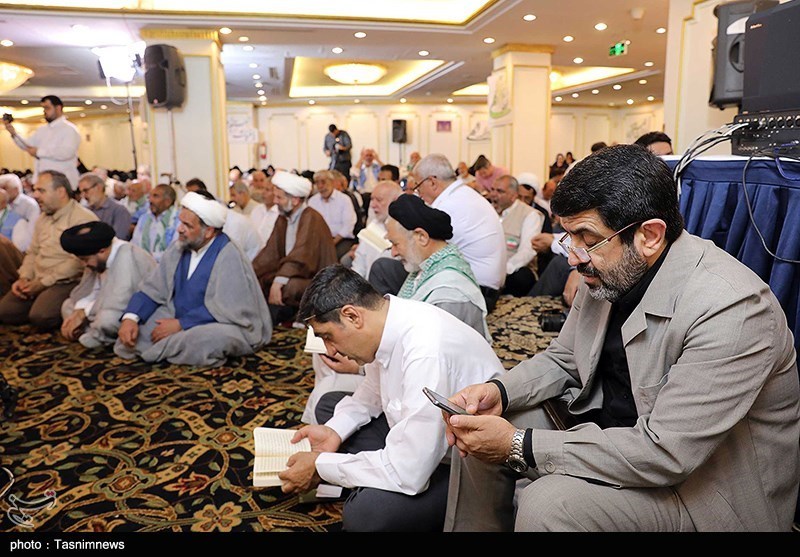 مراسم دعای کمیل زائران ایرانی در مدینه منوره
