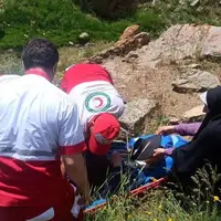 نجاتگران به زن گرفتار در کوه‌های طارم امدادرسانی کردند