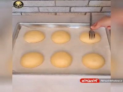 با چنگال یک نون خوشگل درست کنید