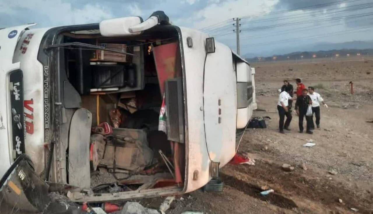 واژگونی اتوبوس در محور دامغان- سمنان؛ ۲۹ مصدوم روانه بیمارستان شدند