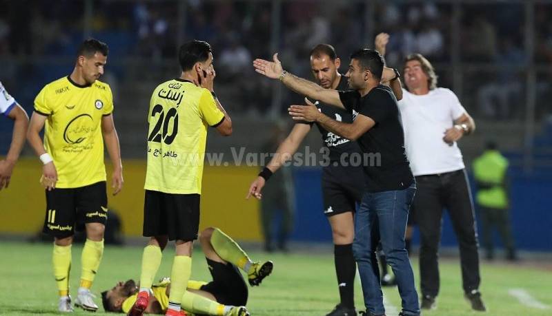 مربی پارس جنوبی دو جلسه محروم شد