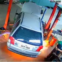 ویدئویی از لحظه آتش گرفتن و انفجار هولناک خودرو در تعمیرگاه